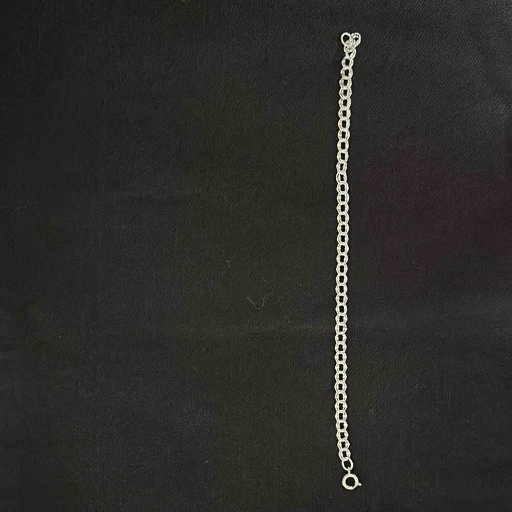 Elegant Silver Chain Bracelet - Picture 2 of 6